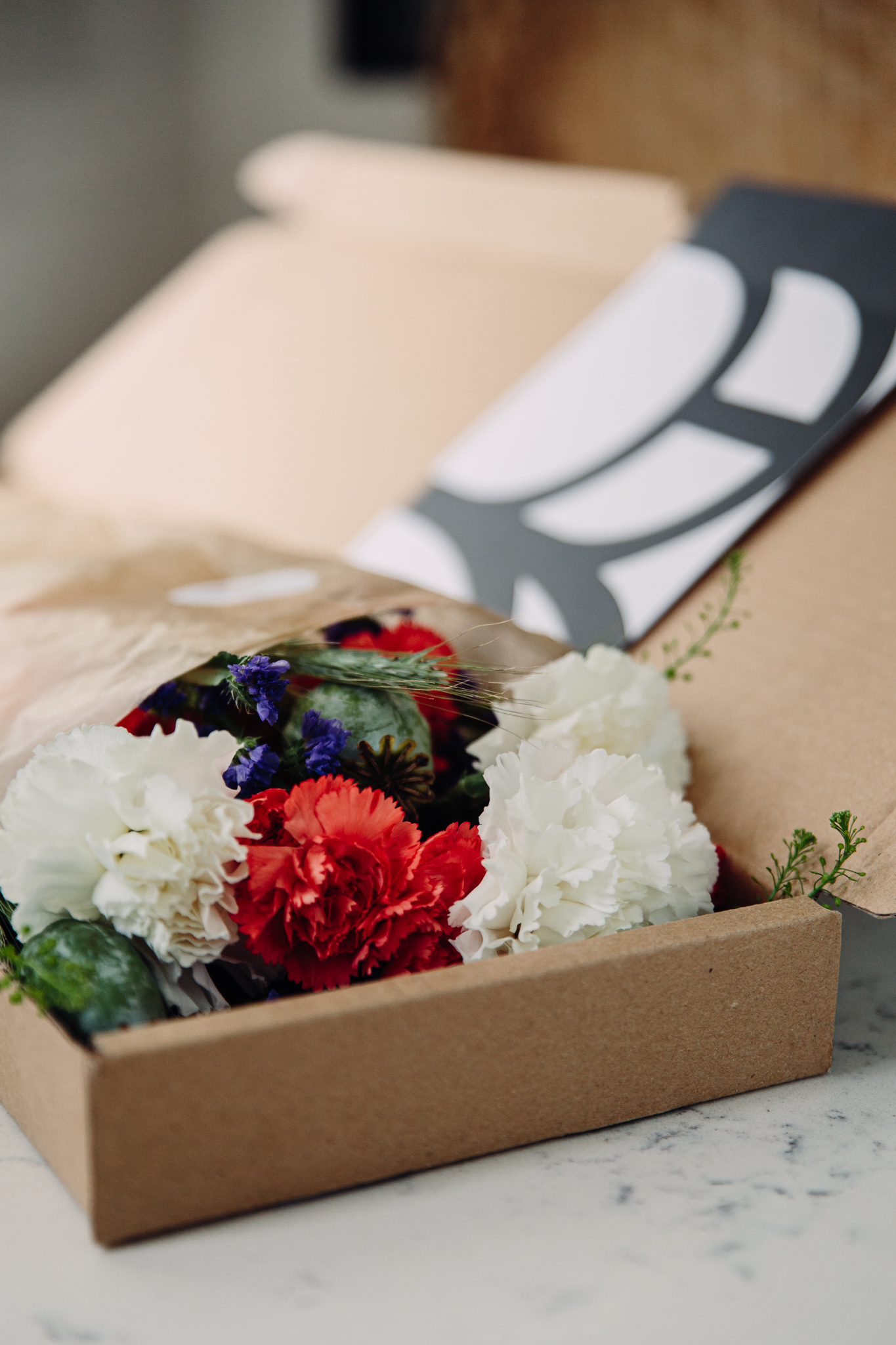 Letterbox flowers - Blombruket bukett i låda