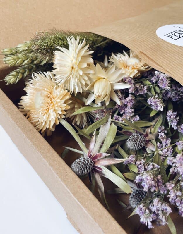 Blommor i låda